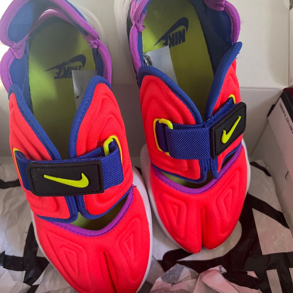 Nike - Picture 5 of 8